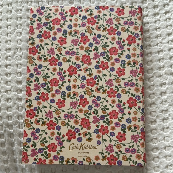 Cath Kidston Floral Patterned daily planner undated - Picture 2 of 3